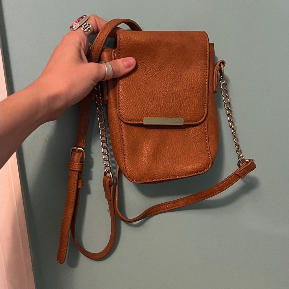 Elegant Tan Leather Crossbody Bag